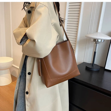 Designer Large Capacity Shoulder Bag: Luxury Women's Crossbody Tote