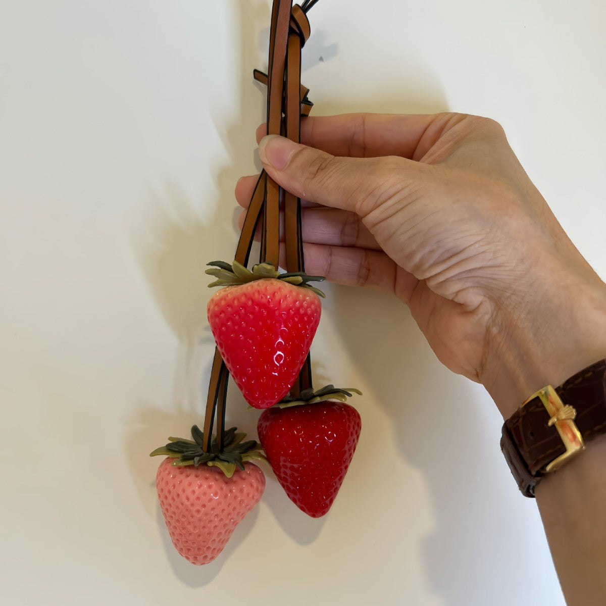 Handmade resin seedless strawberry bag pendant fruit pendant couple bag hanging accessories gift
