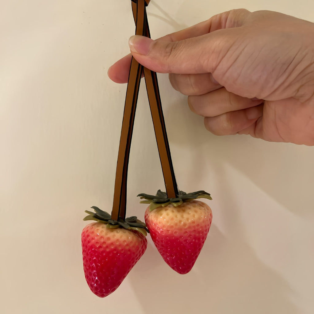 Handmade resin seedless strawberry bag pendant fruit pendant couple bag hanging accessories gift