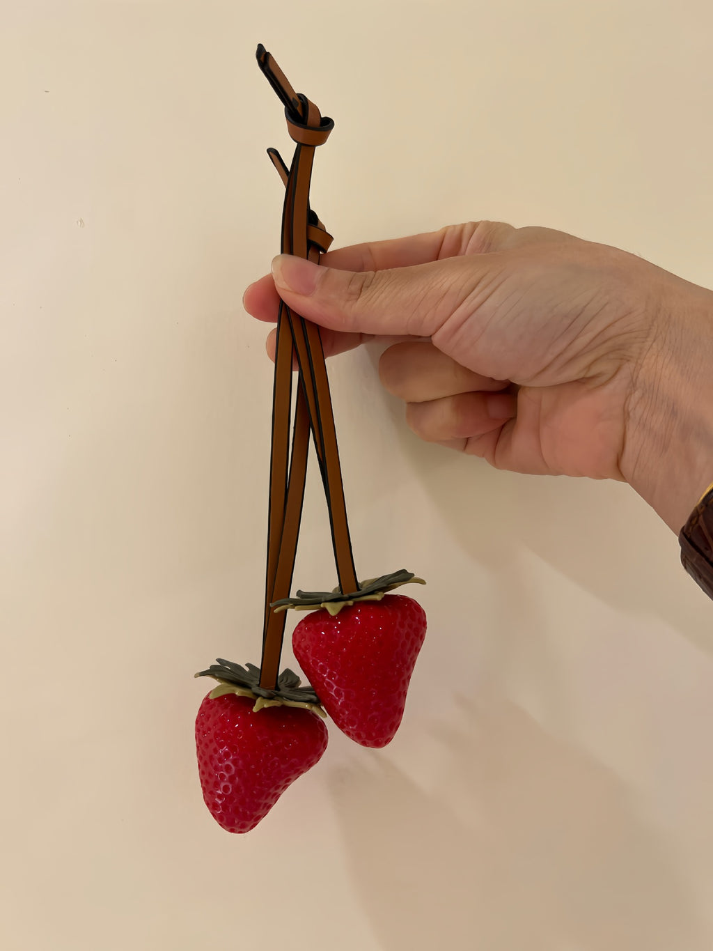 Handmade resin seedless strawberry bag pendant fruit pendant couple bag hanging accessories gift