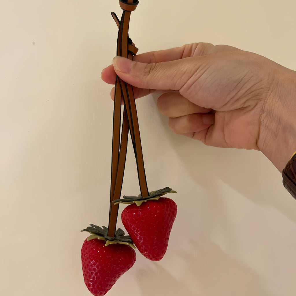Handmade resin seedless strawberry bag pendant fruit pendant couple bag hanging accessories gift